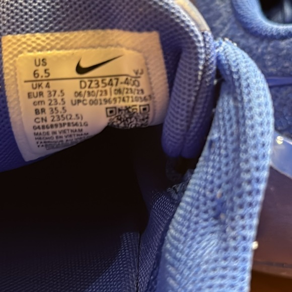 Women’s Nike Versair Hyper Royal Blue Sneakers Running Shoes DZ3547-400 NEW - Picture 6 of 8